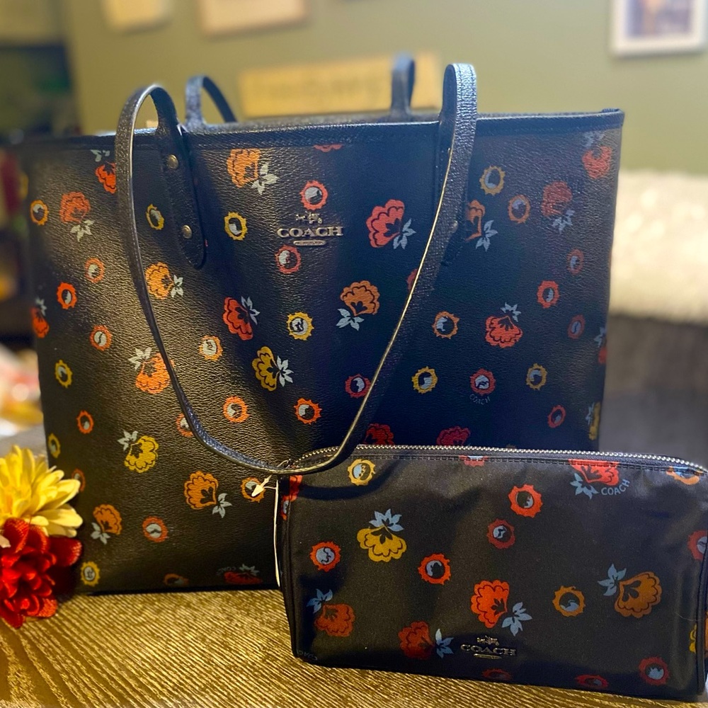 COACH REVERSIBLE LARGE FLORAL RIVER CITY TOTE ~ w/ MATCHING NWT MAKEUP BAG